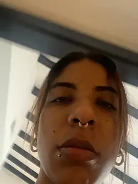 Snapshot of VioletaHills_ chatting on May 12, 12:35 pm VioletaHills online show from May 12, 12:35 pm