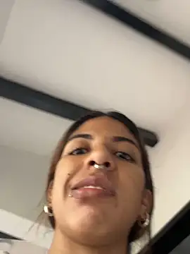 Snapshot of VioletaHills_ chatting on May 13, 12:13 pm VioletaHills online show from May 13, 12:13 pm