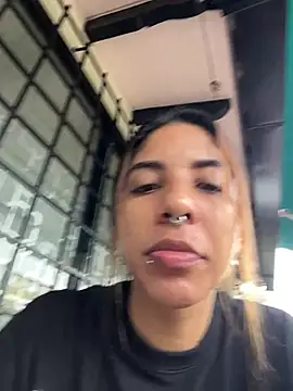 Snapshot of VioletaHills_ chatting on May 14, 12:23 pm VioletaHills online show from May 14, 12:23 pm