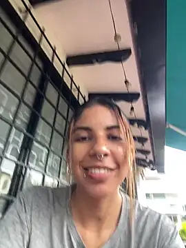 Snapshot of VioletaHills_ chatting on May 15, 12:23 pm VioletaHills online show from May 15, 12:23 pm