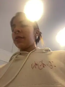 Snapshot of VioletaHills_ chatting on May 19, 11:49 am VioletaHills online show from May 19, 11:49 am