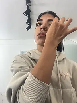 Snapshot of VioletaHills_ chatting on May 29, 12:14 pm VioletaHills online show from May 29, 12:14 pm