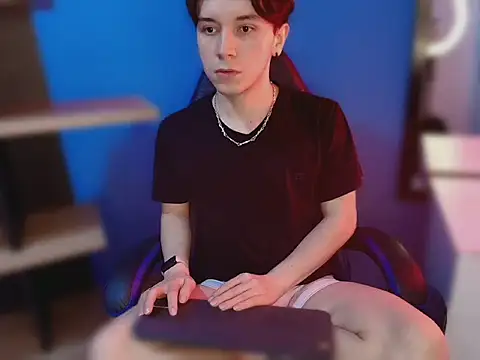 hollannd  online show from March 14, 1:05 pm