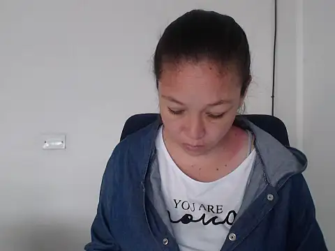 Snapshot of Eliane_cooper21 chatting on March 2, 10:27 pm Eliane cooper21 online show from March 2, 10:27 pm