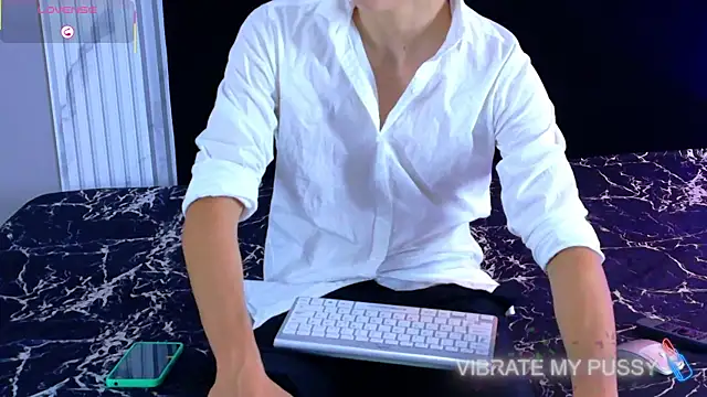 Snapshot of Danteandviolete_cr chatting on May 2, 11:37 am Danteandviolete cr online show from May 2, 11:37 am