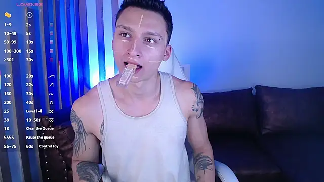Snapshot of DIEGO_JONES chatting on April 29, 8:26 pm DIEGO JONES online show from April 29, 8:26 pm