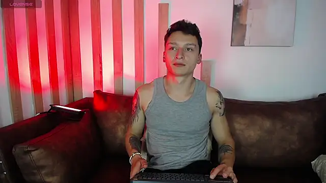 Snapshot of DIEGO_JONES chatting on May 27, 1:08 pm DIEGO JONES online show from May 27, 1:08 pm