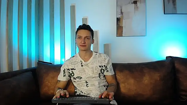 Snapshot of DIEGO_JONES chatting on May 29, 12:58 pm DIEGO JONES online show from May 29, 12:58 pm