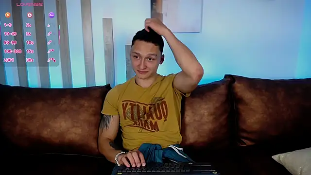 Snapshot of DIEGO_JONES chatting on June 3, 1:03 pm DIEGO JONES online show from June 3, 1:03 pm
