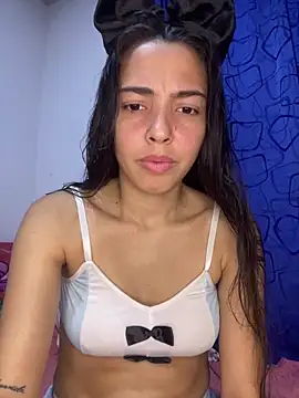 Snapshot of allyson-cute03 chatting on April 21, 1:39 pm allyson-cute03 online show from April 21, 1:39 pm