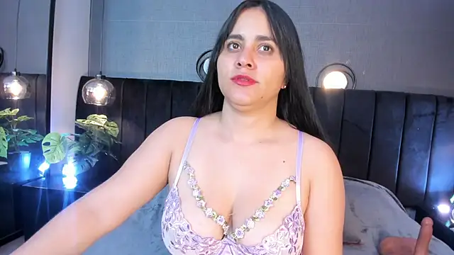 Snapshot of alejandra__garcia chatting on April 19, 9:39 pm alejandra garcia online show from April 19, 9:39 pm