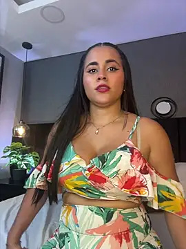 Snapshot of alejandra__garcia chatting on May 8, 3:12 am alejandra garcia online show from May 8, 3:12 am