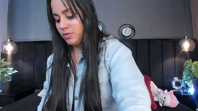 Snapshot of alejandra__garcia chatting on May 13, 3:26 am alejandra garcia online show from May 13, 3:26 am