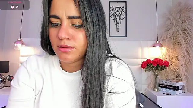Snapshot of alejandra__garcia chatting on May 17, 9:00 pm alejandra garcia online show from May 17, 9:00 pm