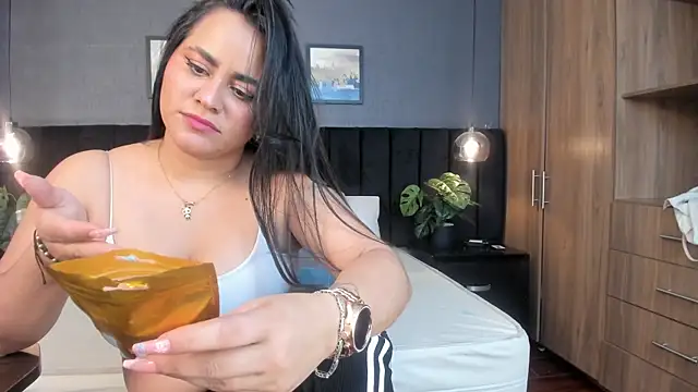 Snapshot of alejandra__garcia chatting on July 10, 3:22 am alejandra garcia online show from July 10, 3:22 am