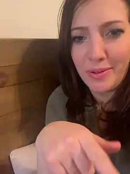 Snapshot of hollyharmd chatting on February 28, 7:42 am hollyharmd online show from February 28, 7:42 am