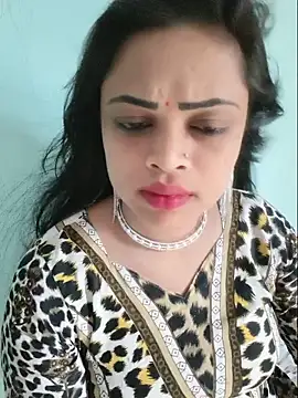 Snapshot of Beauty-3 chatting on June 3, 9:01 am Beauty-3 online show from June 3, 9:01 am