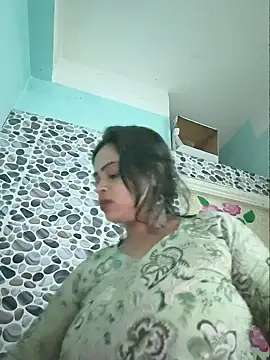Snapshot of Beauty-3 chatting on July 7, 7:23 am Beauty-3 online show from July 7, 7:23 am