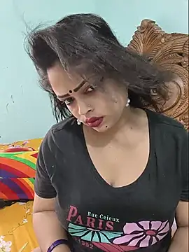 Snapshot of Beauty-3 chatting on July 14, 2:05 am Beauty-3 online show from July 14, 2:05 am