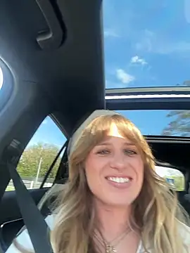 TessLively1 online show from April 20, 1:58 pm