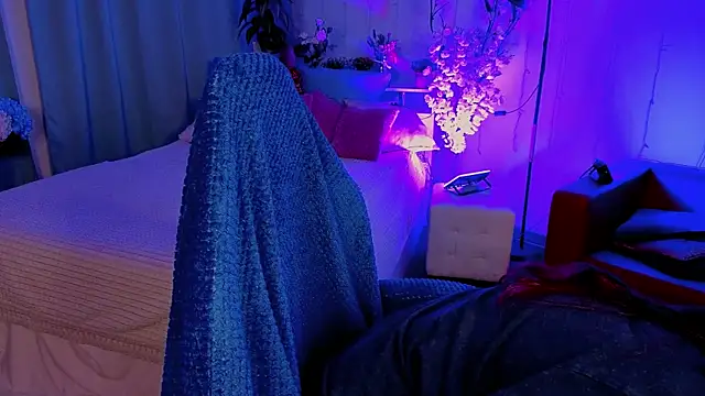 Snapshot of SauvageBirdy chatting on March 2, 8:48 pm SauvageBirdy online show from March 2, 8:48 pm