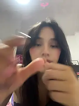 Snapshot of Mia-villalobos chatting on June 24, 2:21 am Mia-villalobos online show from June 24, 2:21 am