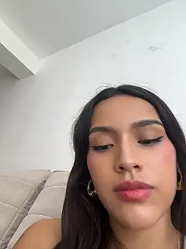 Snapshot of Mia-villalobos chatting on June 24, 3:33 pm Mia-villalobos online show from June 24, 3:33 pm