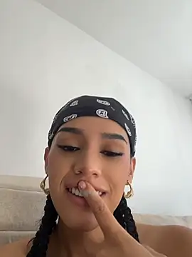 Snapshot of Mia-villalobos chatting on July 15, 2:22 pm Mia-villalobos online show from July 15, 2:22 pm