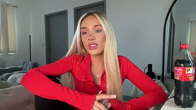 Snapshot of Naughtyblondex chatting on June 30, 7:15 pm Naughtyblondex online show from June 30, 7:15 pm