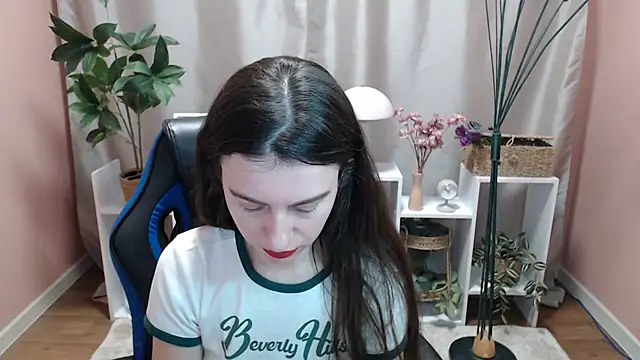 Snapshot of MistyBree chatting on April 23, 10:47 am MistyBree online show from April 23, 10:47 am