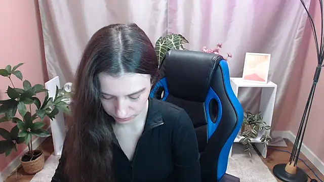 Snapshot of MistyBree chatting on May 15, 7:04 am MistyBree online show from May 15, 7:04 am