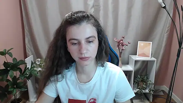 Snapshot of MistyBree chatting on May 16, 8:00 am MistyBree online show from May 16, 8:00 am