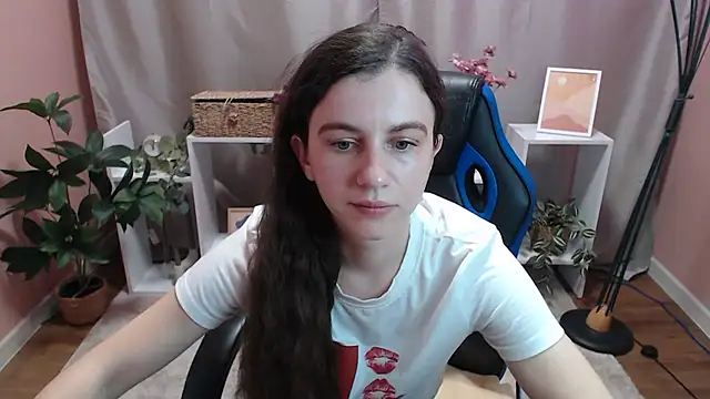 Snapshot of MistyBree chatting on May 16, 10:47 am MistyBree online show from May 16, 10:47 am