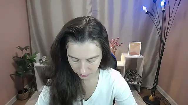 Snapshot of MistyBree chatting on July 25, 8:12 am MistyBree online show from July 25, 8:12 am