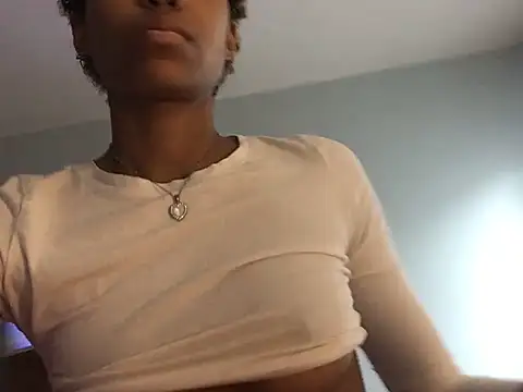 LunaBl00m online show from March 9, 4:33 pm