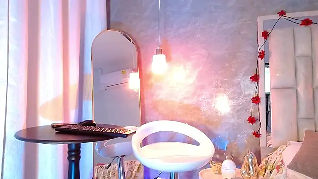 Bella-Sanders online show from March 28, 11:10 am