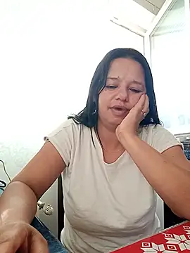 Snapshot of roxana_e43 chatting on June 14, 4:20 pm roxana e43 online show from June 14, 4:20 pm
