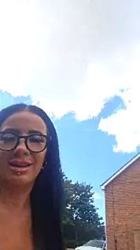 Snapshot of WifeWithPermission chatting on August 5, 1:58 pm WifeWithPermission online show from August 5, 1:58 pm