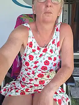 Snapshot of lescoquinsdu40 chatting on May 25, 8:53 am lescoquinsdu40 online show from May 25, 8:53 am