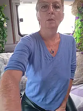 Snapshot of lescoquinsdu40 chatting on June 2, 8:49 am lescoquinsdu40 online show from June 2, 8:49 am