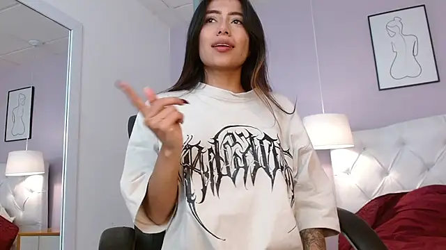 Snapshot of Cataleyaa23 chatting on June 8, 7:47 pm Cataleyaa23 online show from June 8, 7:47 pm