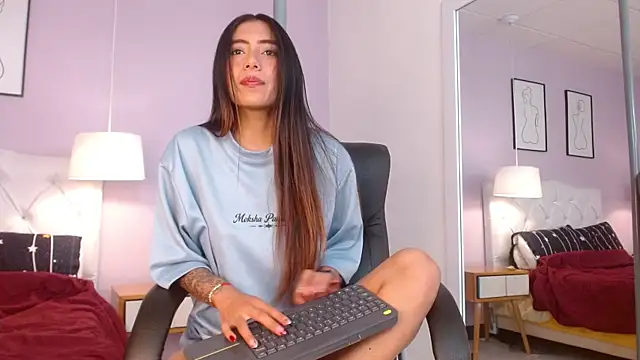 Snapshot of Cataleyaa23 chatting on June 12, 7:35 pm Cataleyaa23 online show from June 12, 7:35 pm