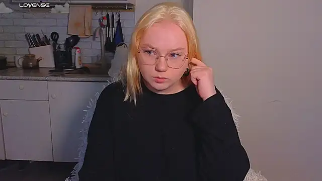 soft focus online show from June 11, 4:43 am