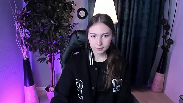 Snapshot of OliviaLang chatting on March 6, 11:39 am OliviaLang online show from March 6, 11:39 am