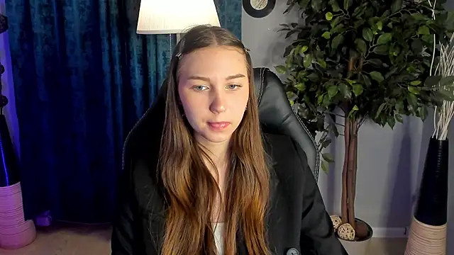 Snapshot of OliviaLang chatting on March 27, 11:32 am OliviaLang online show from March 27, 11:32 am