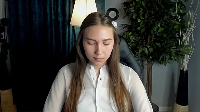 Snapshot of OliviaLang chatting on March 31, 2:28 pm OliviaLang online show from March 31, 2:28 pm