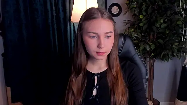Snapshot of OliviaLang chatting on April 2, 11:30 am OliviaLang online show from April 2, 11:30 am