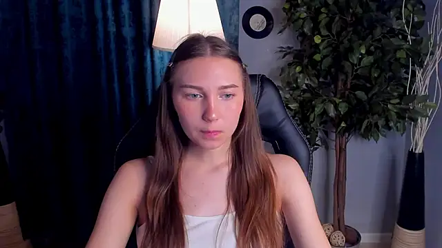 Snapshot of OliviaLang chatting on April 3, 11:30 am OliviaLang online show from April 3, 11:30 am