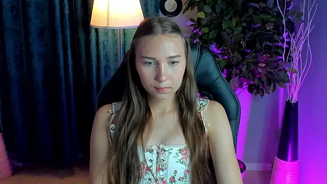 Snapshot of OliviaLang chatting on May 11, 6:16 pm OliviaLang online show from May 11, 6:16 pm
