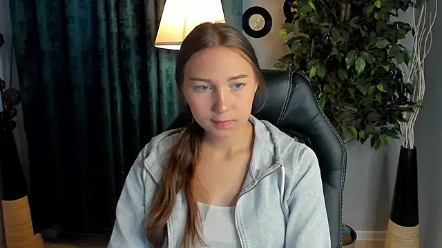 Snapshot of OliviaLang chatting on May 14, 10:55 am OliviaLang online show from May 14, 10:55 am